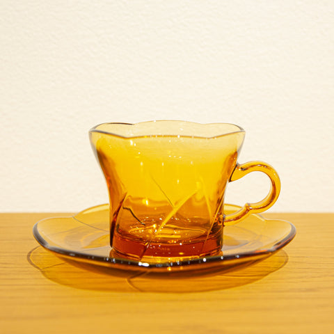 オレンジガラスのカップ＆ソーサー（花形）